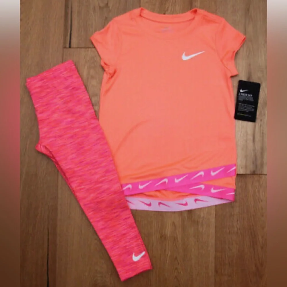Girls Nike 2 piece shirt and leggings